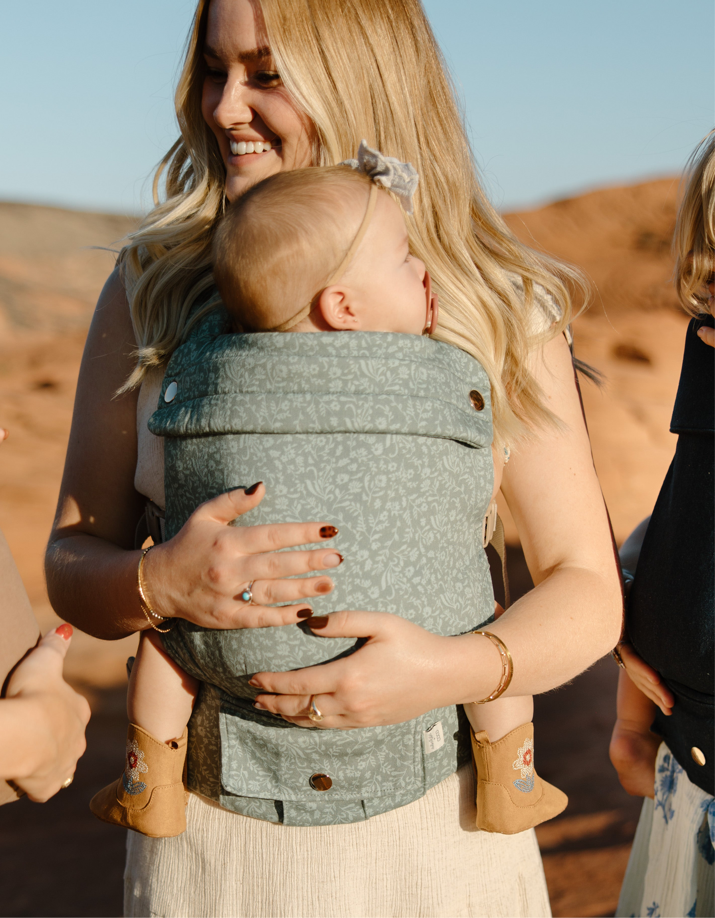Monroe x Coco Bloom – Neutral Cotton Baby Carrier (7–35 lbs)