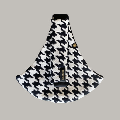 Wildride Toddler Carrier Chequered in houndstooth pattern, compact hip seat carrier for toddlers